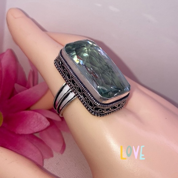 Sparkling White Topaz Gemstone Handmade Ring - Picture 6 of 6